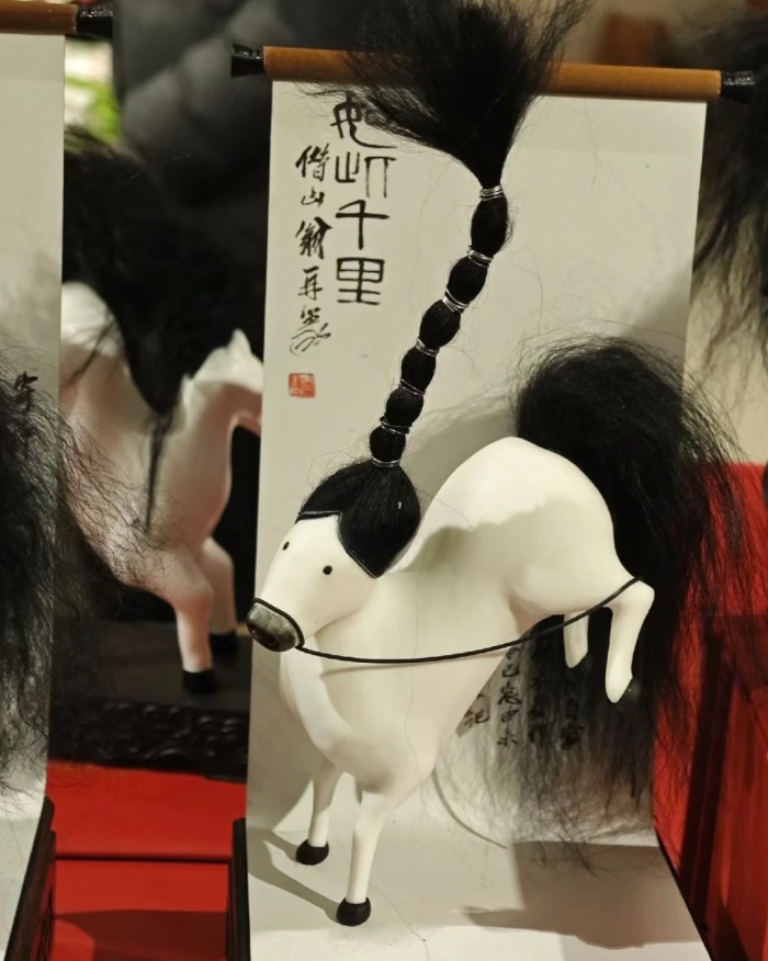 火出圈！一头潦草秀发，放荡不羁的疯感...网友：好抽象