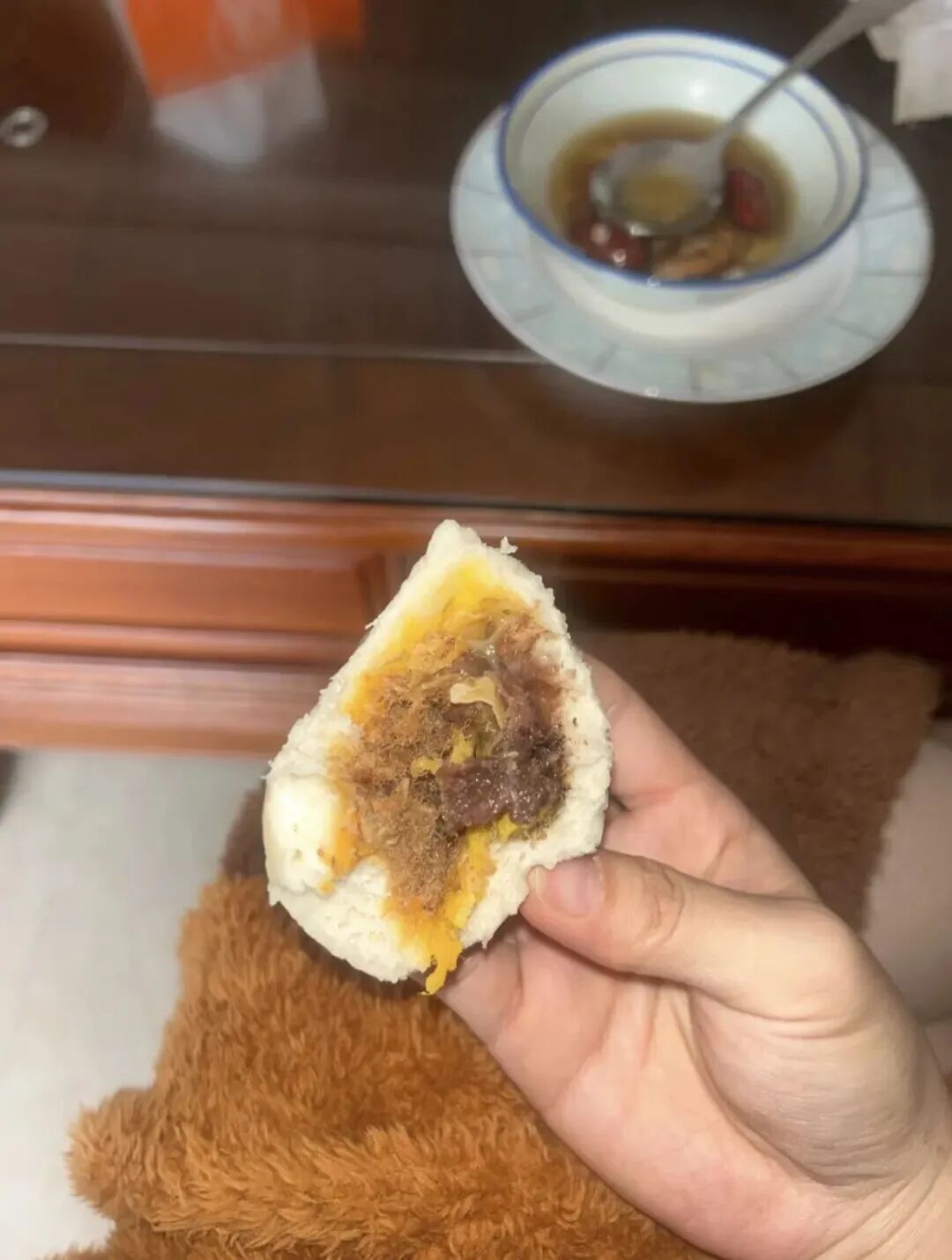 当大学生学会了蒸馒头，什么巧克力、辣条就都加入进去了……