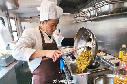 “列车自选餐”送到身边！旅客：坐享美味！