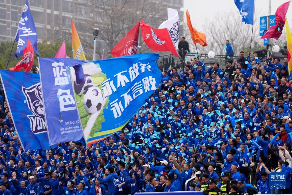 “湘超”冠军城 足球热不熄