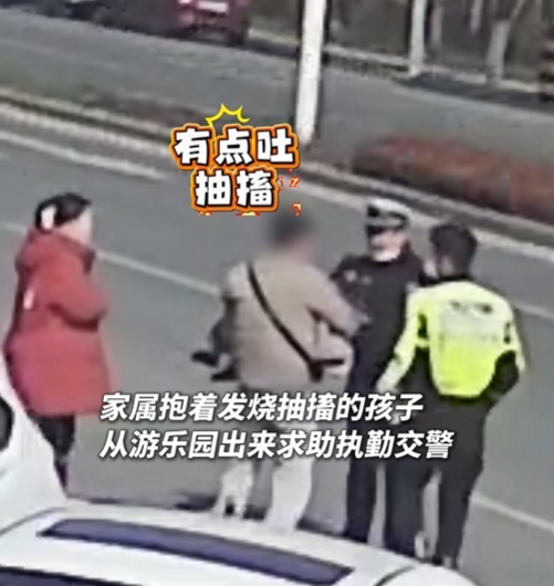 “别怕，我带你们去！”幼童高热惊厥致昏迷，交警6分钟疾驰送医