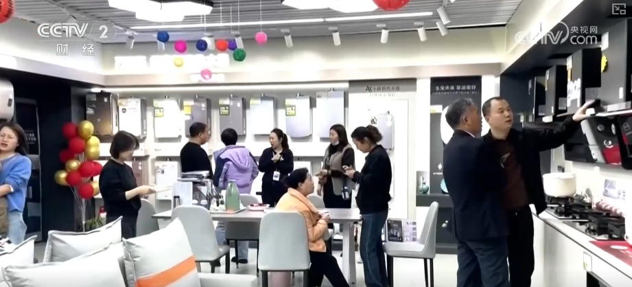 首破，50万亿元！透过2025年重要经济数据看亮点 新消费增长点持续涌现