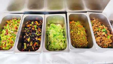 “列车自选餐”送到身边！旅客：坐享美味！