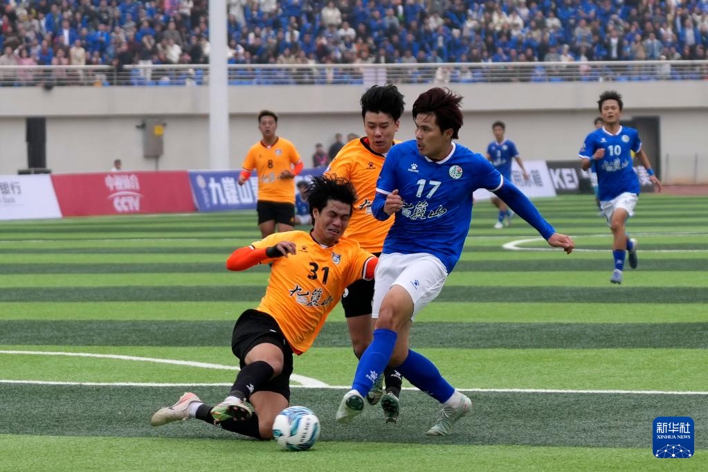 “湘超”冠军城 足球热不熄