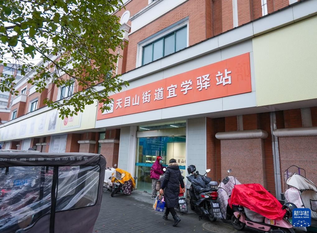 江苏泰州：探索“校门口”治理新路径 让学生舒心家长安心