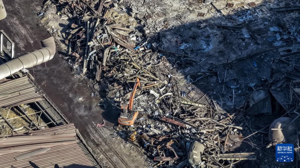 包钢板材厂爆炸事故：全力搜救失联人员