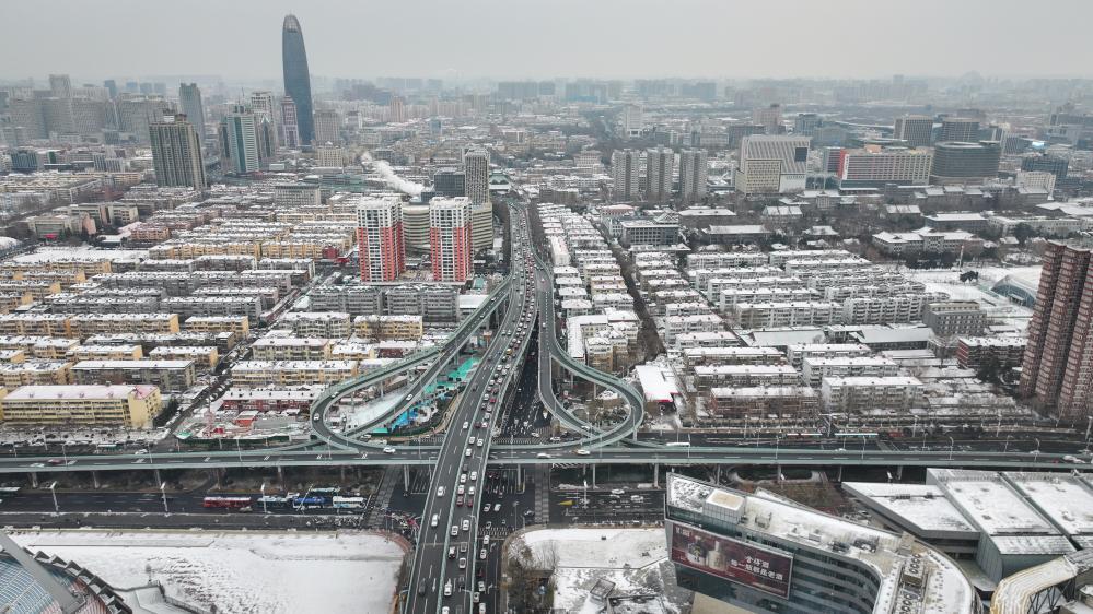 山东济南迎来今年首场降雪