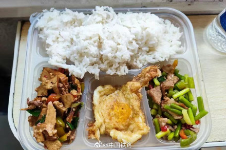 “列车自选餐”送到身边！旅客：坐享美味！