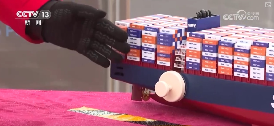 码头新年“上新”万吨巨轮“靠港即开工” 港口“朋友圈”扩容共绘蔚蓝新机遇