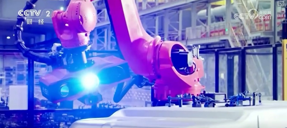 首破，50万亿元！透过2025年重要经济数据看亮点 新消费增长点持续涌现