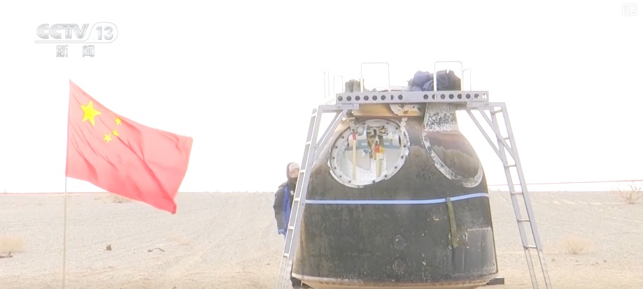 光荣返航、昂首问天！谢谢一路守护 老朋友寄语“4年20次”延寿目标舱外服