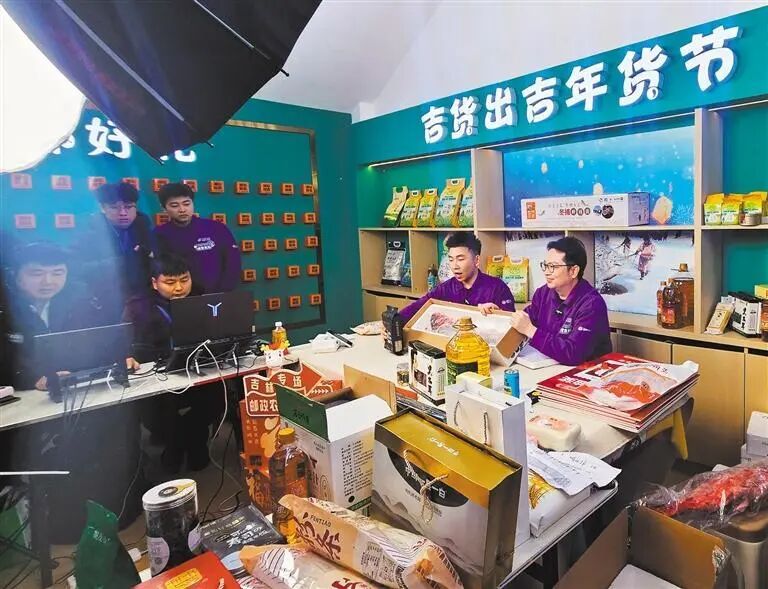 零下30°C的查干湖为何热闹起来了？