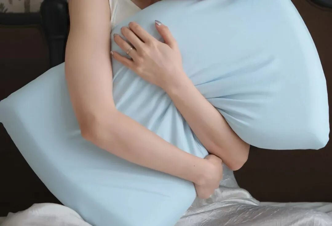 只换床单、枕套，不做这件事…你的床永远是脏的！