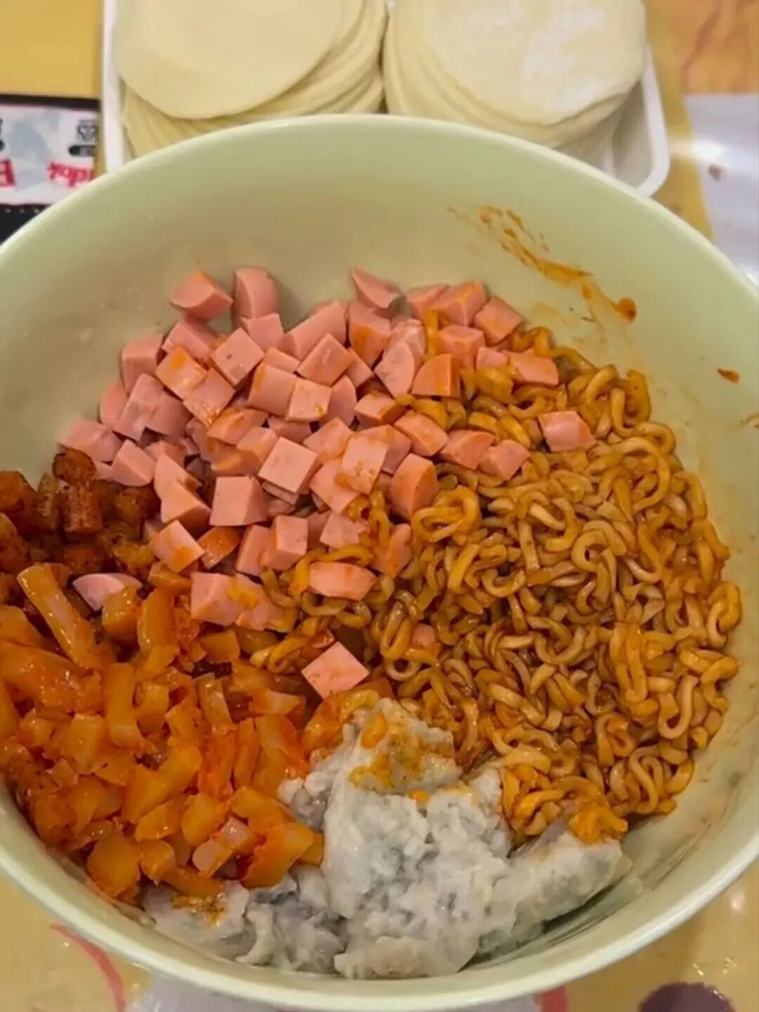 当大学生学会了蒸馒头，什么巧克力、辣条就都加入进去了……