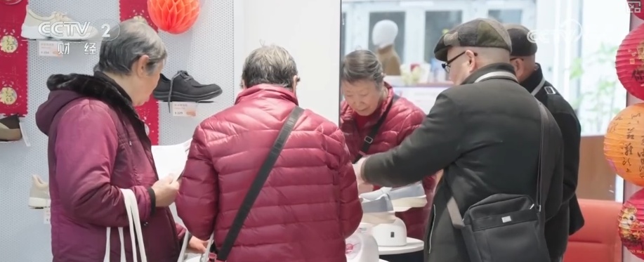 首破，50万亿元！透过2025年重要经济数据看亮点 新消费增长点持续涌现