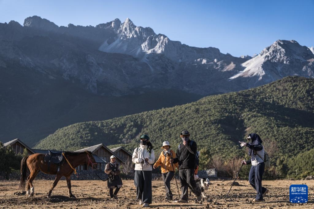玉龙雪山下的山村变迁
