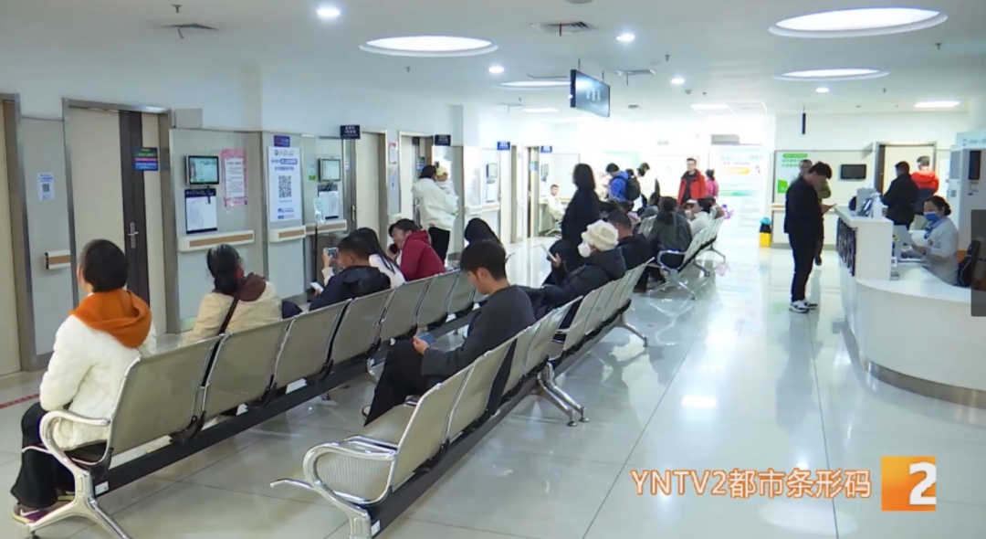 嘴角反复长小水疱，又疼又痒不见好！这不一定是上火！可能是单纯疱疹在作祟！