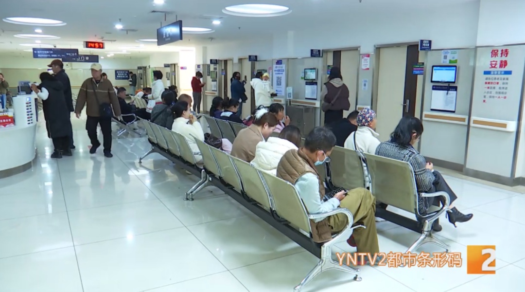 嘴角反复长小水疱，又疼又痒不见好！这不一定是上火！可能是单纯疱疹在作祟！