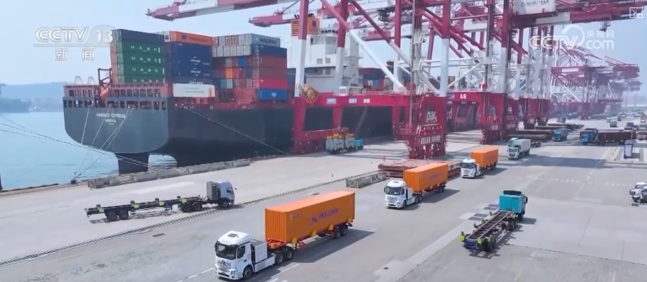 码头新年“上新”万吨巨轮“靠港即开工” 港口“朋友圈”扩容共绘蔚蓝新机遇