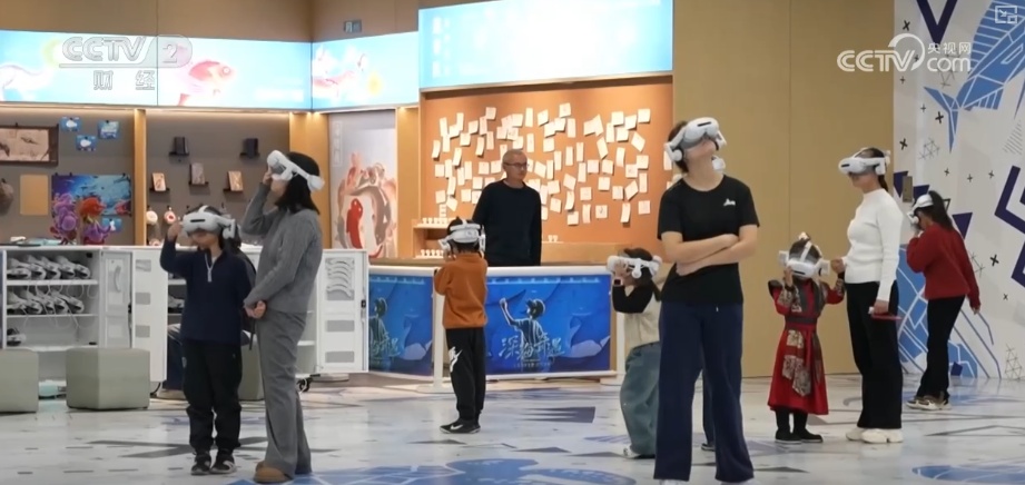 首破，50万亿元！透过2025年重要经济数据看亮点 新消费增长点持续涌现