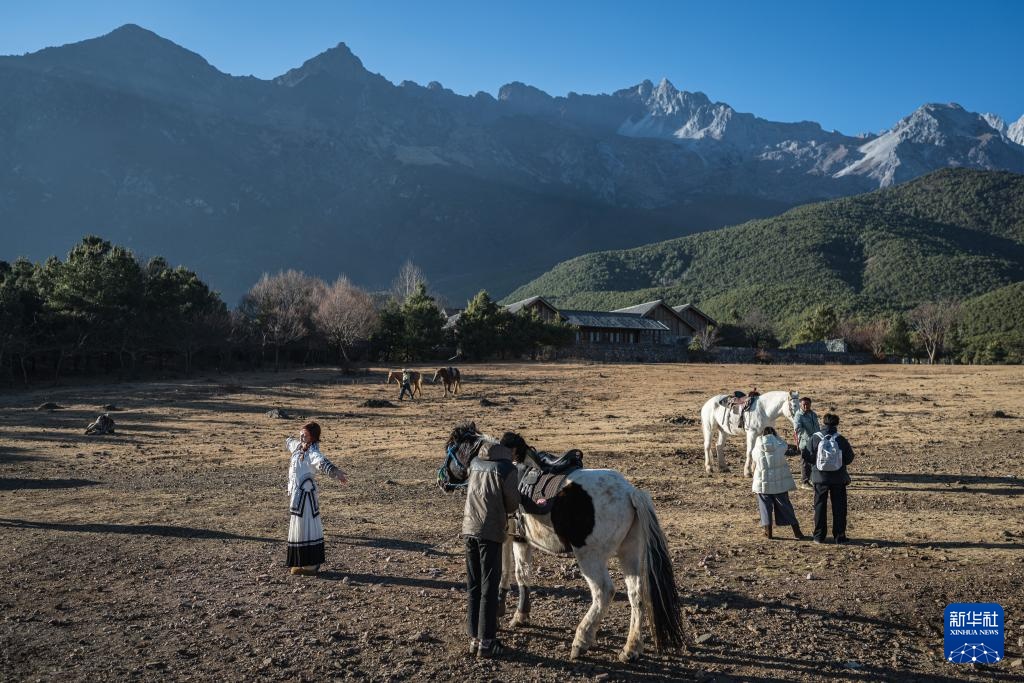 玉龙雪山下的山村变迁