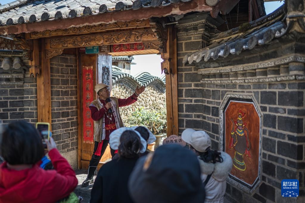 玉龙雪山下的山村变迁