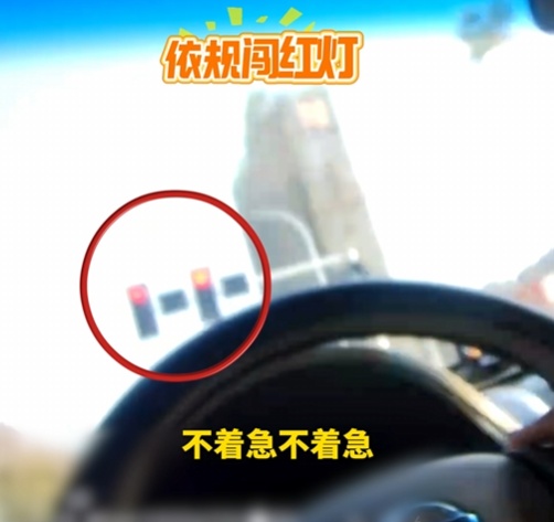 “别怕，我带你们去！”幼童高热惊厥致昏迷，交警6分钟疾驰送医