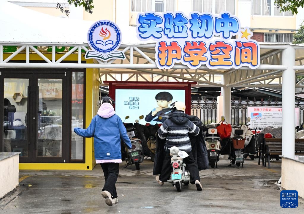 江苏泰州：探索“校门口”治理新路径 让学生舒心家长安心