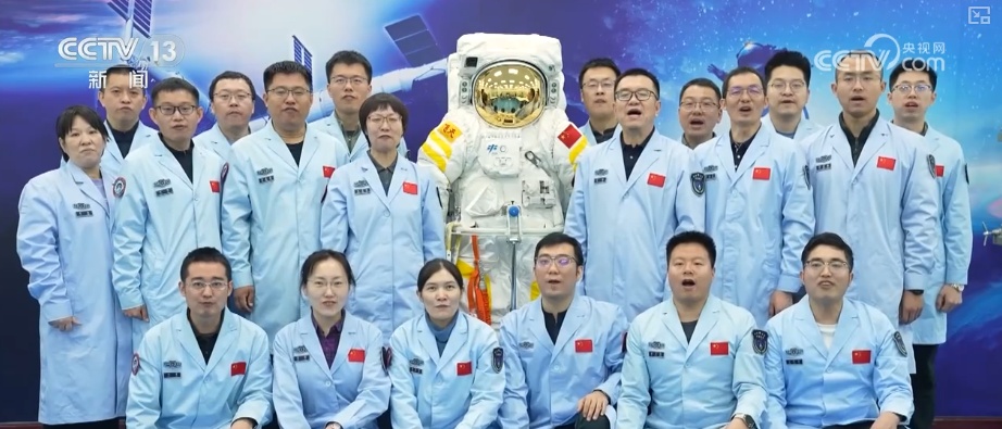 光荣返航、昂首问天！谢谢一路守护 老朋友寄语“4年20次”延寿目标舱外服