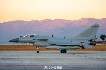 帅！咱家战机又出片了