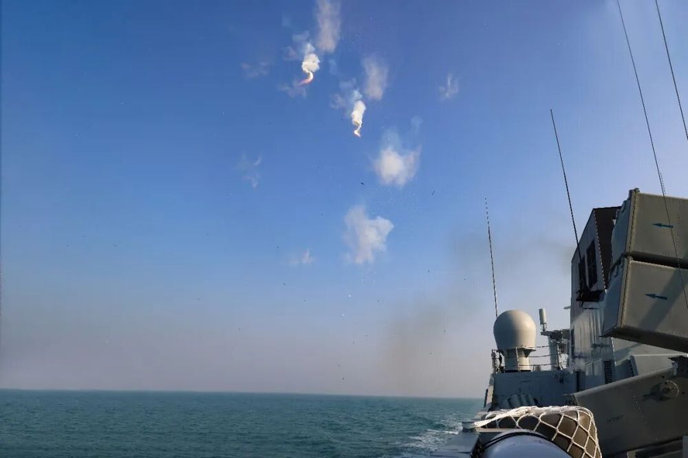 迎风踏浪战海天