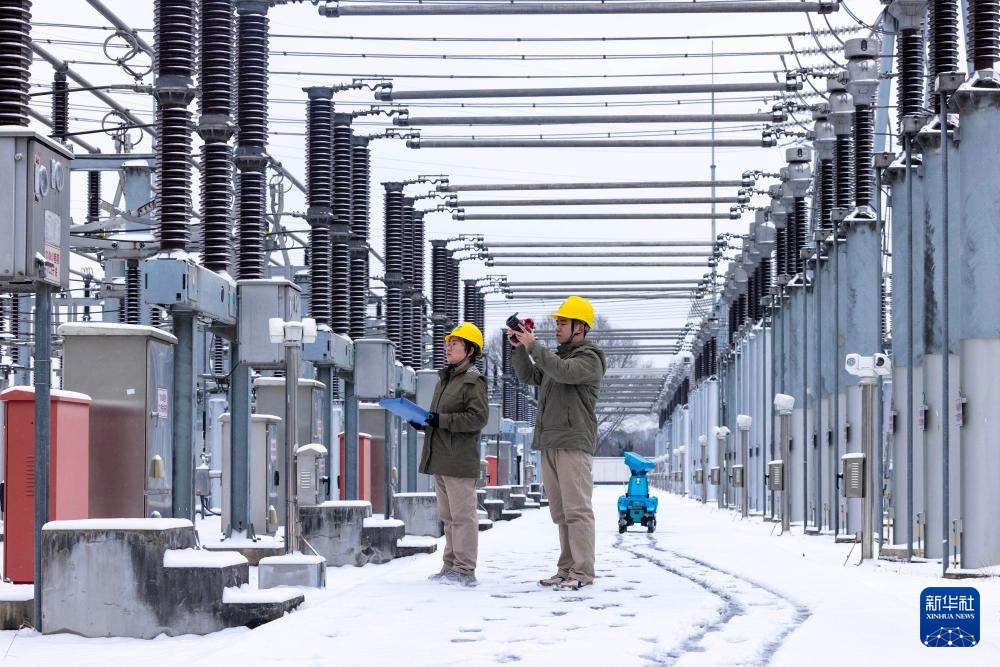 各地积极应对降雪天气