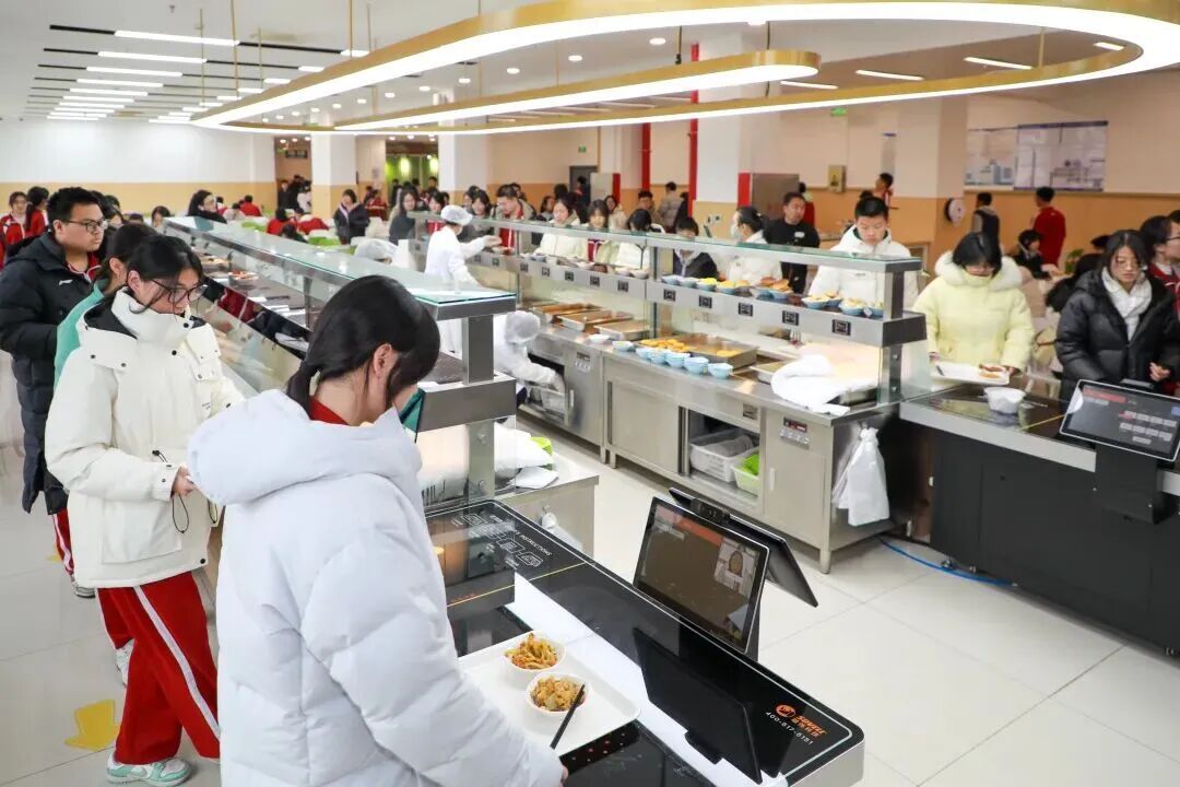 因地制宜，一校一案！北京中小学将全面实现食堂供餐
