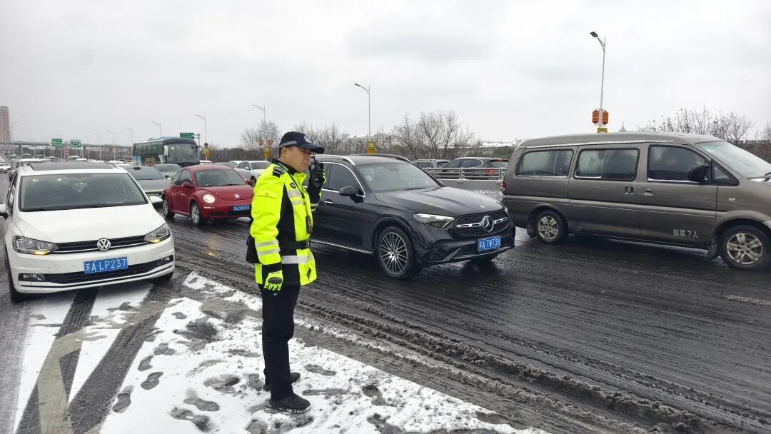 南京本轮降雪：“先降温后降雪”，全市累计出动4.1万人彻夜扫雪