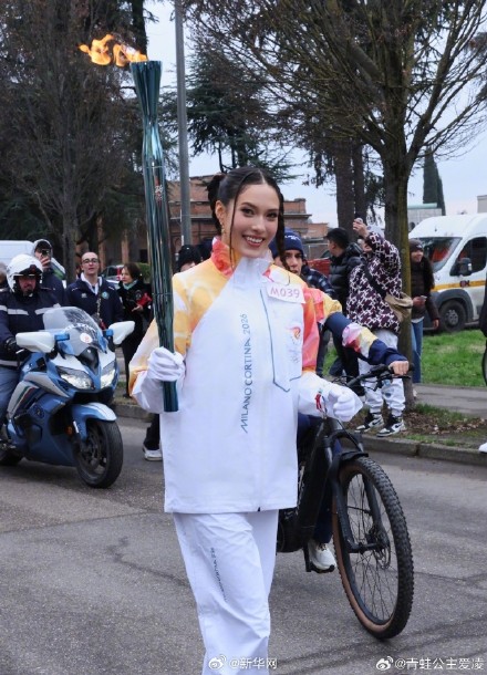 谷爱凌参与米兰冬奥会火炬传递