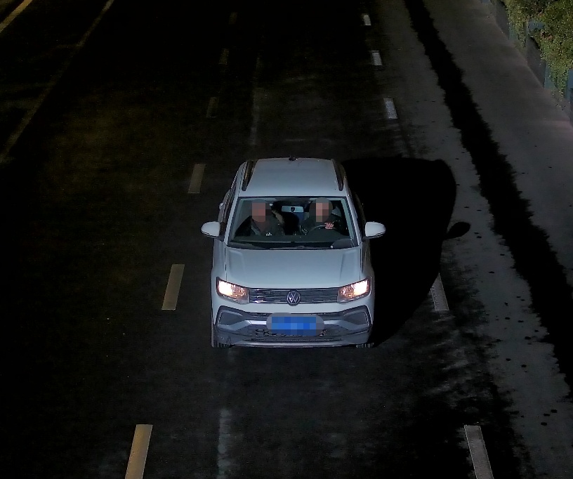 段子都不敢这么编！一辆车上查出7人无证驾驶，还包含4名未成年人