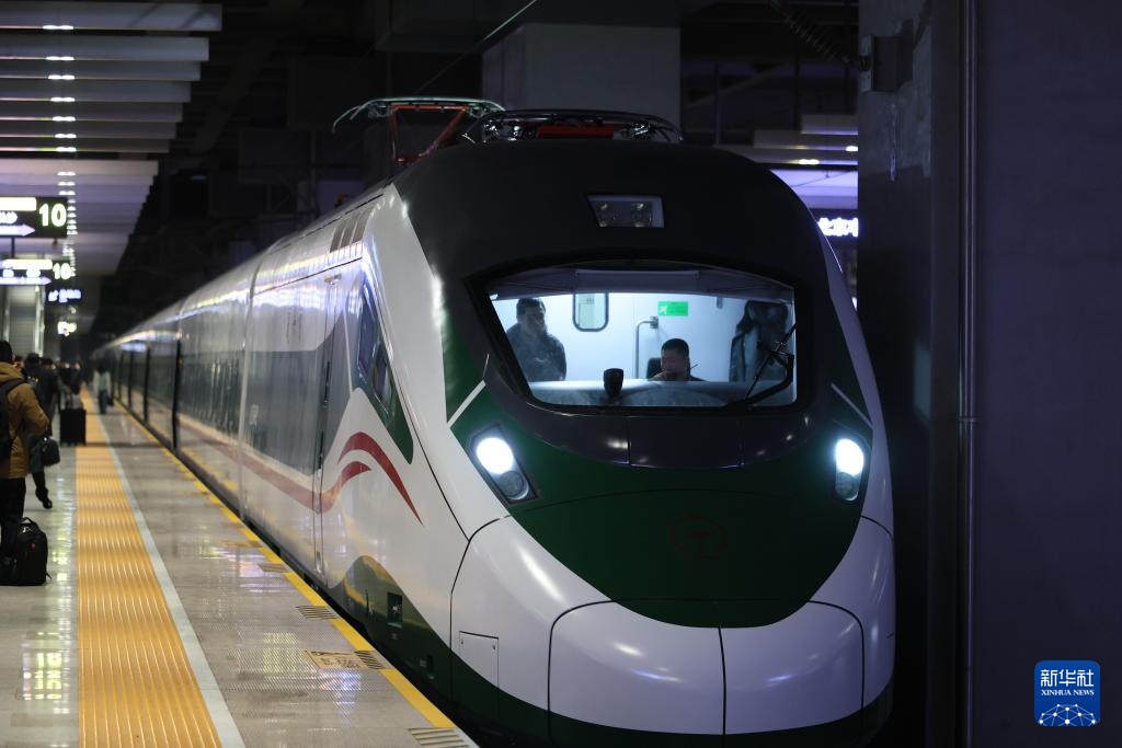 天津首发动集列车 旅客出行品质升级