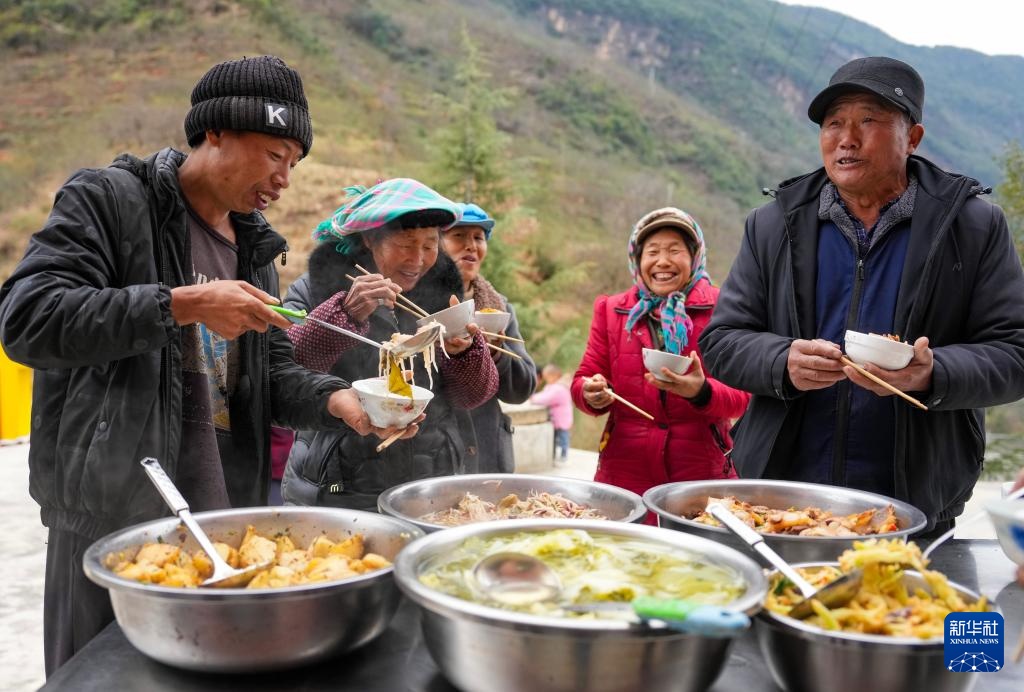 云南巧家地震救灾工作有序开展