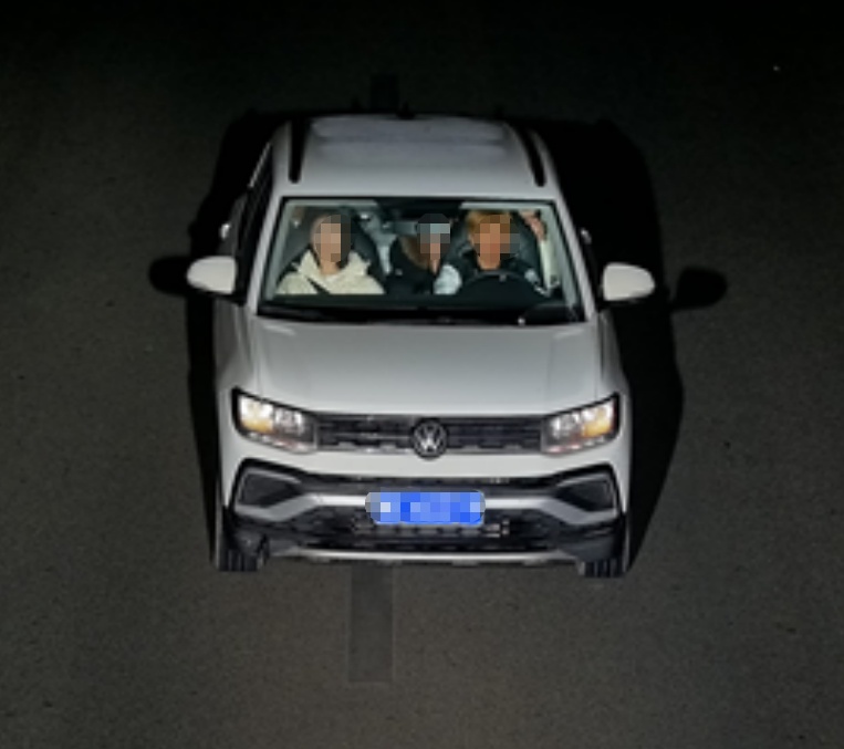 段子都不敢这么编！一辆车上查出7人无证驾驶，还包含4名未成年人