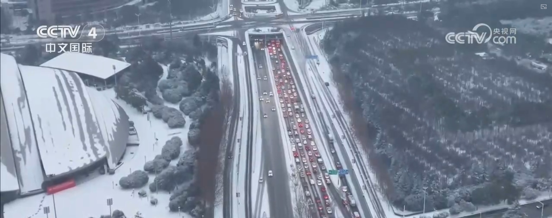 中国多地迎来低温雨雪冰冻天气 各部门以“雪”为令保通畅保民生