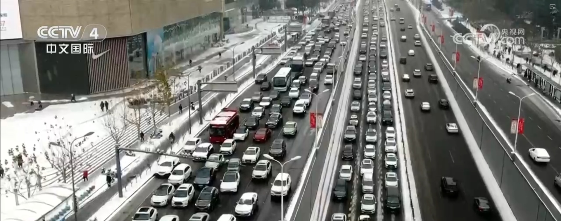 中国多地迎来低温雨雪冰冻天气 各部门以“雪”为令保通畅保民生