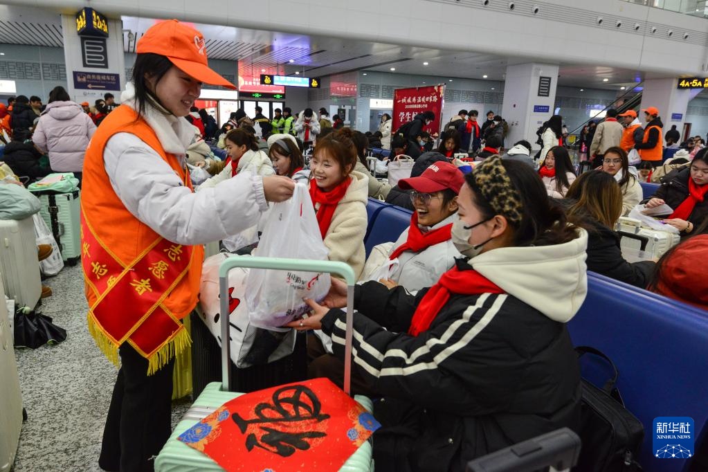 2026年长三角首趟学生团体包车从安徽阜阳启程