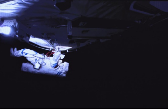 “谢谢你，舱外服B”