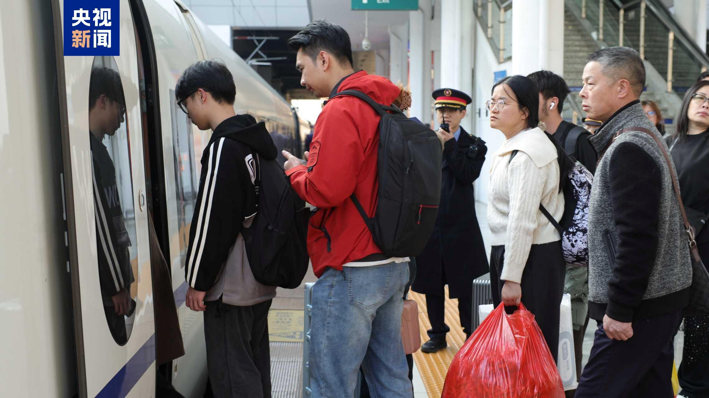 今年春运南铁预计发送旅客3660万人次 服务升级助力温馨出行
