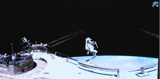 “谢谢你，舱外服B”