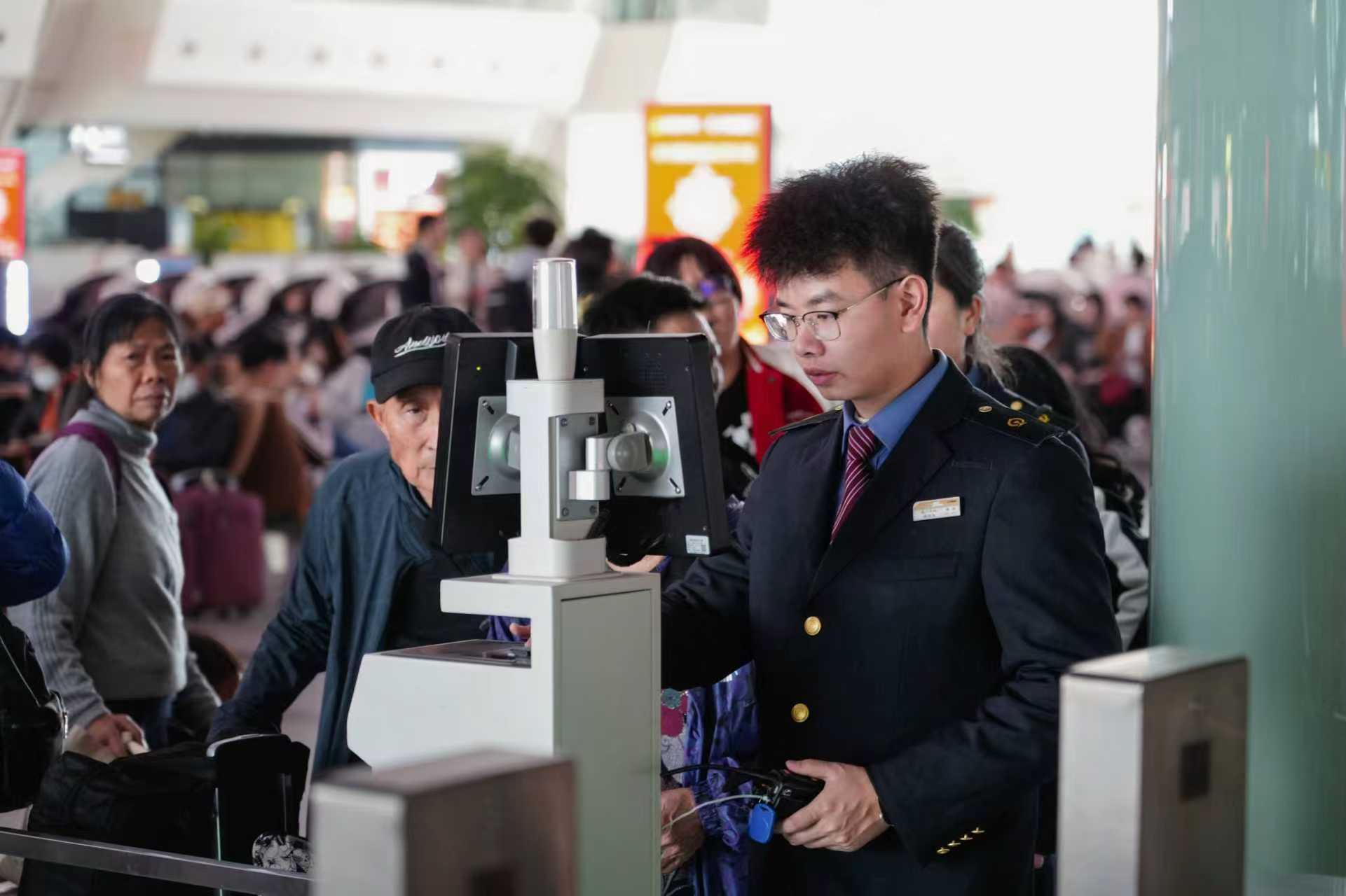 今年春运南铁预计发送旅客3660万人次 服务升级助力温馨出行