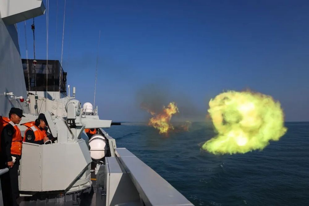 迎风踏浪战海天