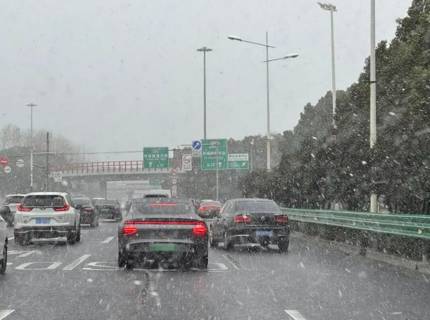 上海全城追雪！朋友圈和校园里彻底沸腾！零下6℃要来了，赏雪打卡还有机会