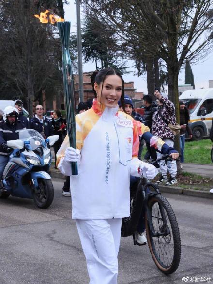 谷爱凌参与米兰冬奥会火炬传递