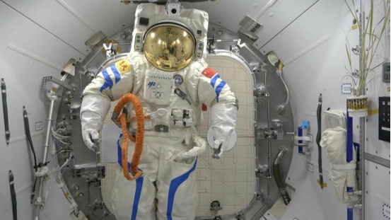 “谢谢你，舱外服B”